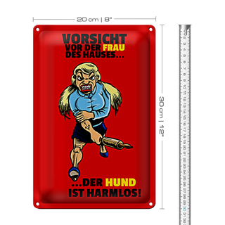 Blechschild Hinweis 20x30cm Vorsicht vor Frau Hund harmlos