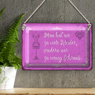 Blechschild Spruch 30x20cm man hat nie zu viele Kleider