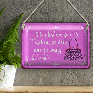 Blechschild Spruch 30x20cm man hat nie zu viele Taschen