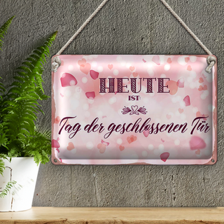 Blechschild Hinweis 30x20cm Heute ist Tag der geschlossenen Tür rosa