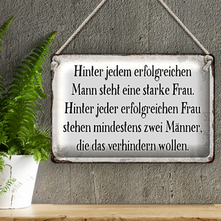 Blechschild Spruch 30x20cm hinter jedem Mann steht Frau