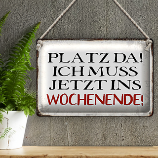 Blechschild Spruch 30x20cm Platz da ich muss ins Wochenende