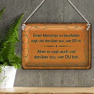 Blechschild Spruch 30x20cm Einen Menschen zu beurteilen
