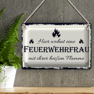 Blechschild Spruch 30x20cm Hier wohnt eine Feuerwehrfrau