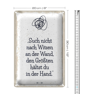 Blechschild Spruch Such nicht nach Witzen an der Wand 20x30cm