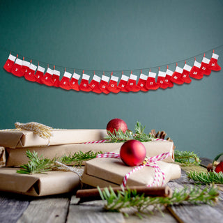 Adventskalender Socken 18x20cm Länge 260 cm Sockenkette Filz Söckchen zum Befüllen Weihnachtsstrumpf Adventszeit