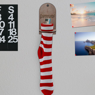 Sparstrumpf rot,weiß gestreift 8x43cm Geldstrumpf Socke Strumpf Sparen Halterung Holz