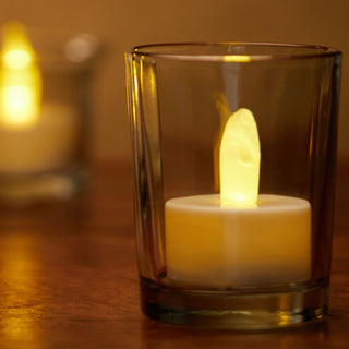 LED Teelichter Box 24er Set flackernd Kerzen Teelicht weiß Kunststoff flammenlos