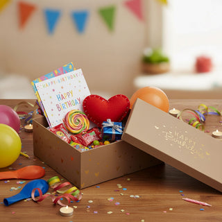 Boxenset 'Happy Birthday' 3er Set 3 Größen rechteckig braun Kraftpapier 1100gsm Schachteln mit Goldprägung Deckel Geschenkboxen