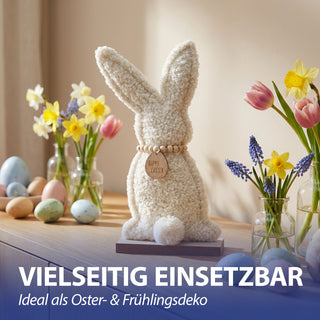 Hase auf Holzfuss 'Frohe Ostern' 2er Set Polyester MDF 13,5x26x6cm Osterdekoration Osterhase mit Holzkette und Kuschelfaktor