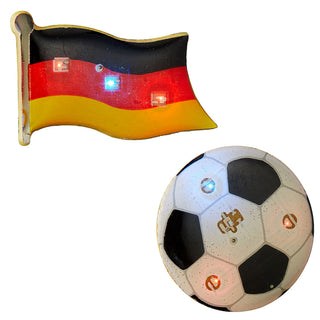 12er Set LED Blinki Deutschland 2 Motive Fussball Fahne blinkt rot und blau Anstecknadel Magnet Partyzubehör WM EM Leuchtdekoration